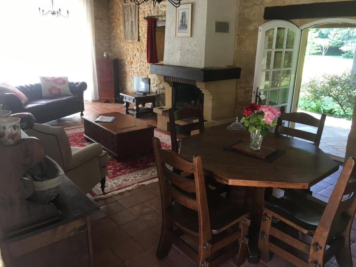 Le Petit Chateau - Adults Only Property 르뷔그 외부 사진