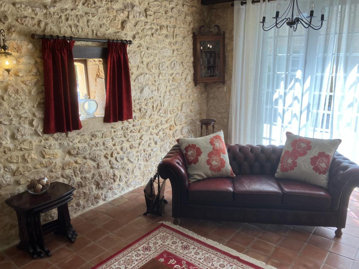 Le Petit Chateau - Adults Only Property 르뷔그 외부 사진