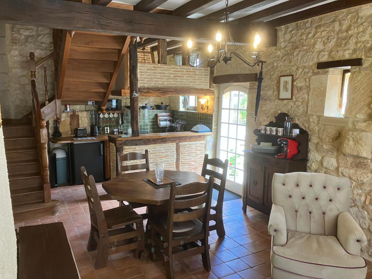 Le Petit Chateau - Adults Only Property 르뷔그 외부 사진
