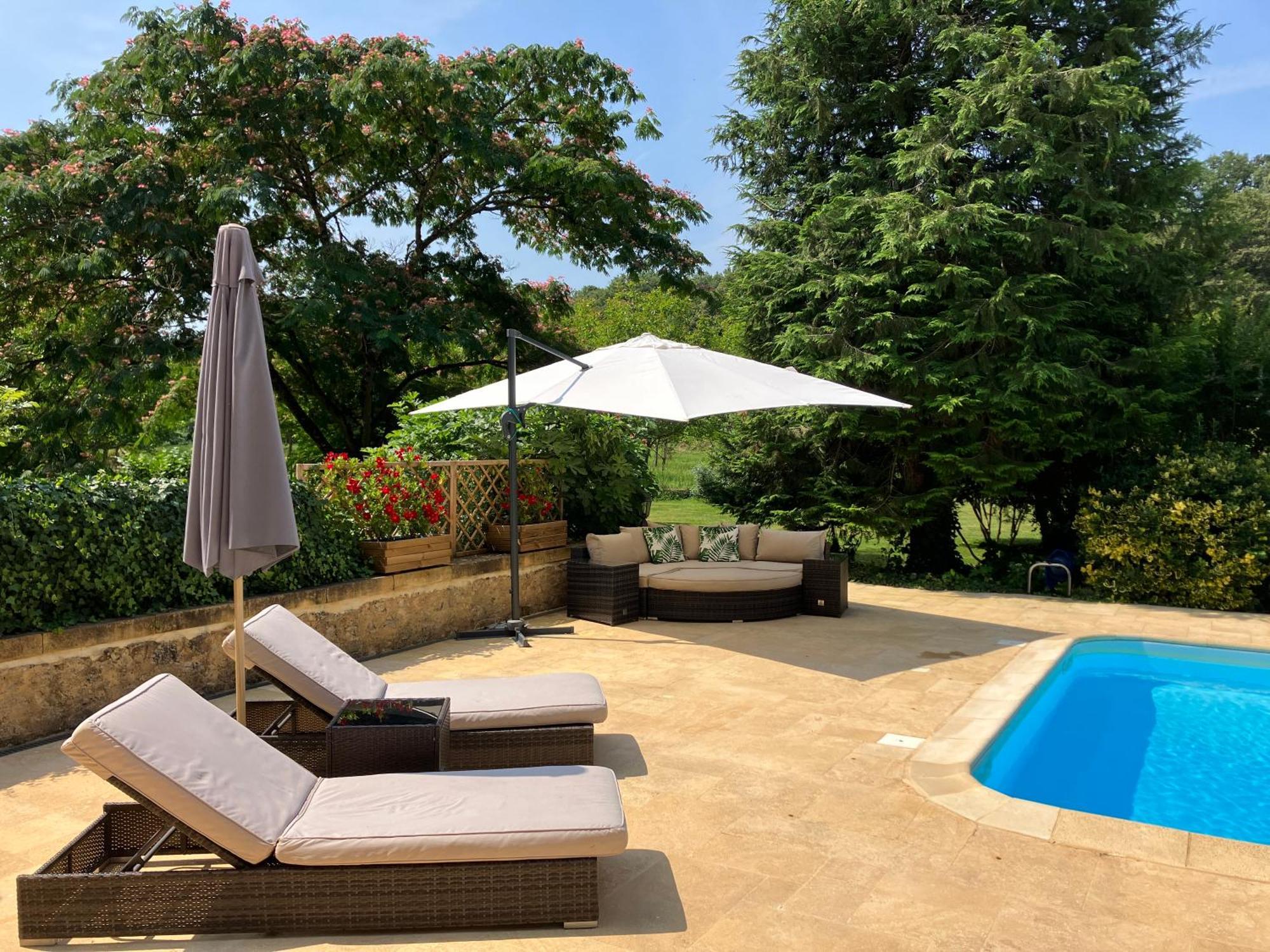Le Petit Chateau - Adults Only Property 르뷔그 외부 사진