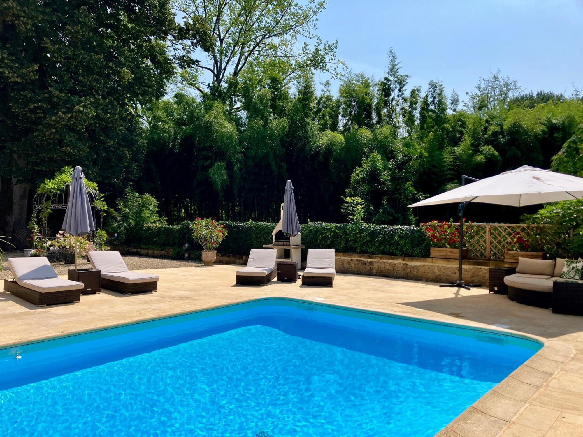 Le Petit Chateau - Adults Only Property 르뷔그 외부 사진